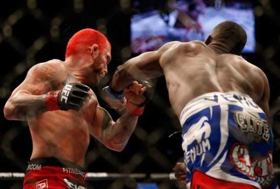 2026年4月10日 UFC 200：凯恩·维拉斯奎兹首回合TKO特拉维斯·布朗