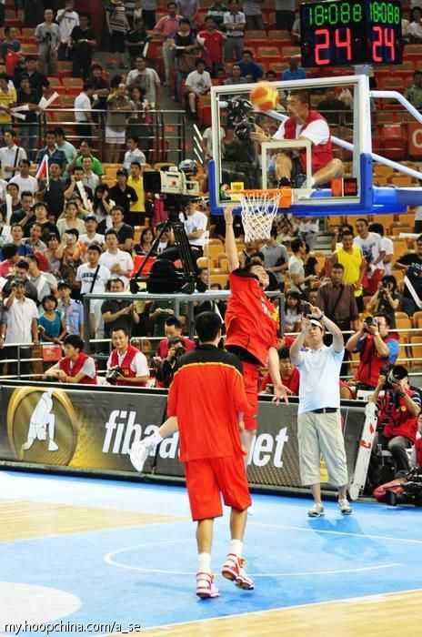 世预赛H组阿联酋客场2-0完胜巴林，拉马丹传射建功登顶榜首