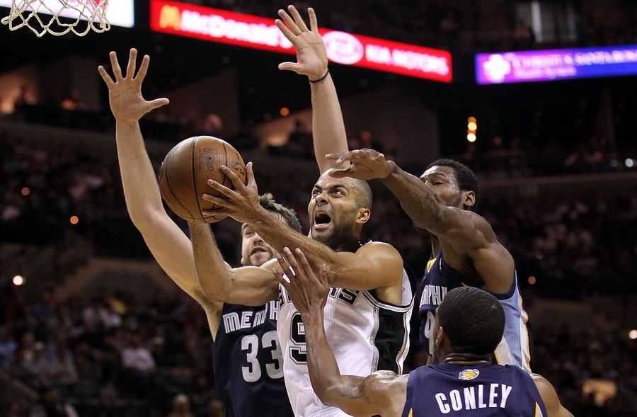 文班亚马40+13率马刺三连胜，灰熊46分惨败爵士吞7连败