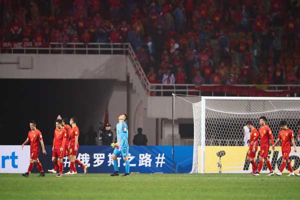 国足主场0-3韩国，新帅首秀开门黑孙兴慜独造三球