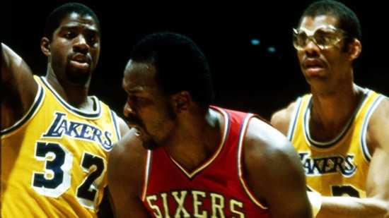 詹姆斯43000分里程悲！湖人主场22分惨败凯尔特人