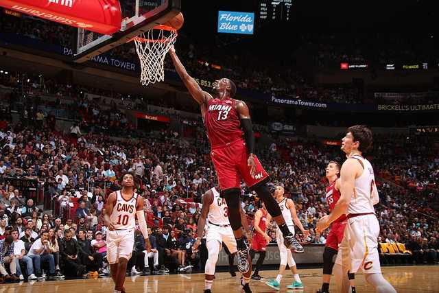 重返克城上演里程碑之夜，詹姆斯率骑士大破热火