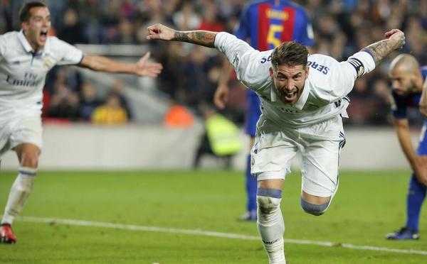 皇马2-1十人逆转巴萨终结39场不败（30字）