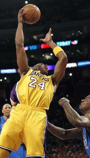 科比三节62分超小牛全队 湖人112-90屠牛（30字以内）