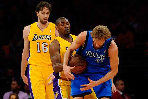 科比三节62分超小牛全队 湖人112-90屠牛（30字以内）