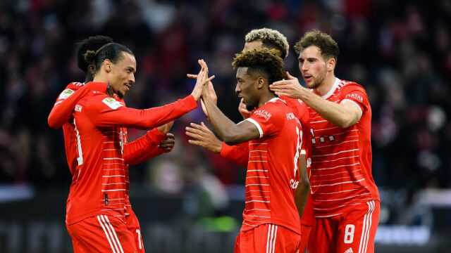 穆勒双响科贝尔乌龙送礼，图赫尔首秀拜仁4-2大胜多特重返榜首