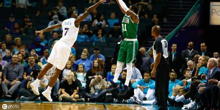 绿军双星低迷仍取开门红，怀特30分助凯尔特人G1轻取魔术