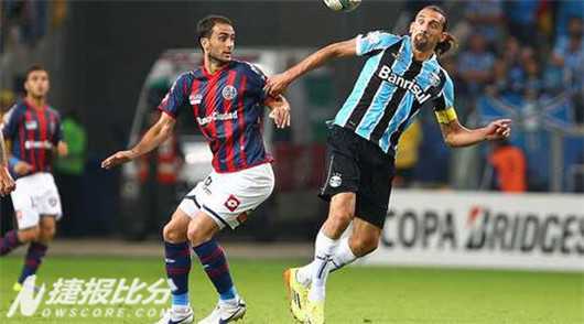 解放者杯4球大胜锁定头名！格雷米奥新帅卡斯特罗首秀完美收官